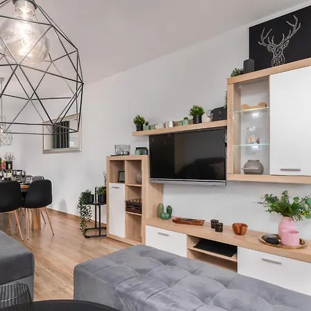 Beautiful Home In Bribir With Sauna 度假居 *
