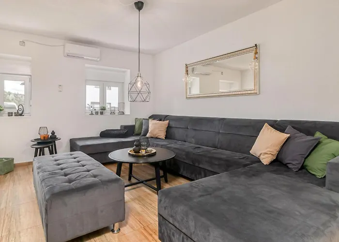 4 Bedroom Lovely Home In Bribir