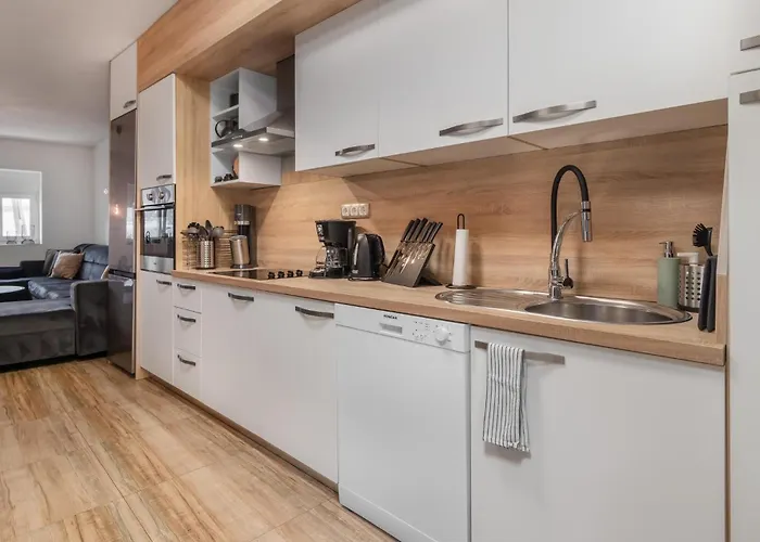 4 Bedroom Lovely Home In Bribir 布里比尔