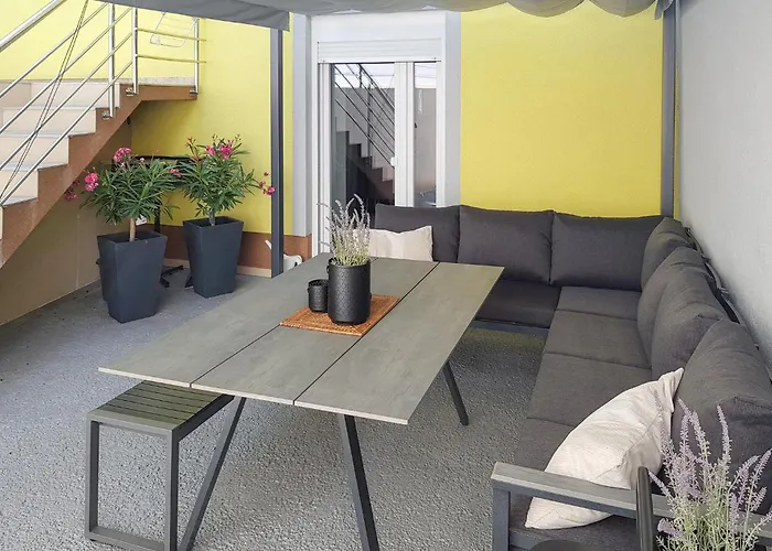 4 Bedroom Lovely Home In Bribir 度假居