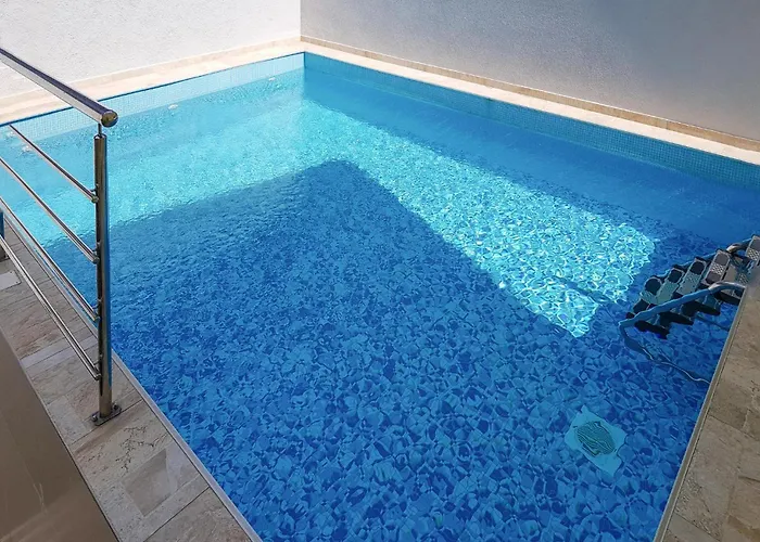 4 Bedroom Lovely Home In Bribir 度假居 *