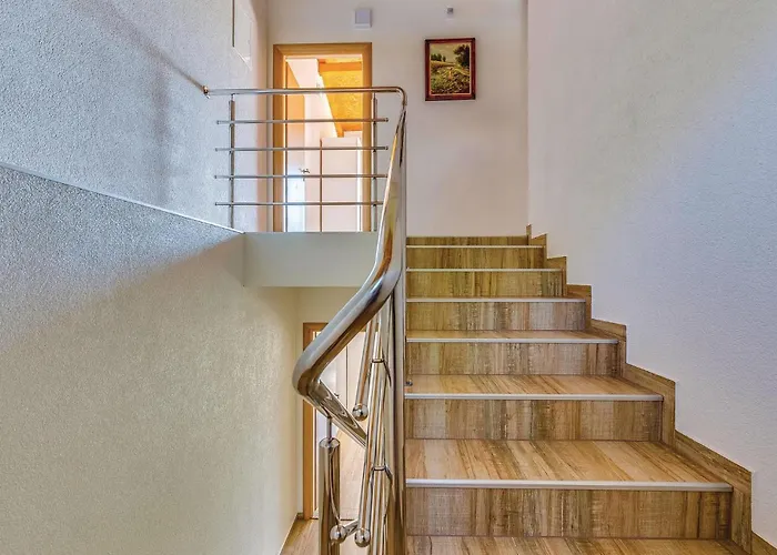 度假居 4 Bedroom Lovely Home In Bribir 布里比尔